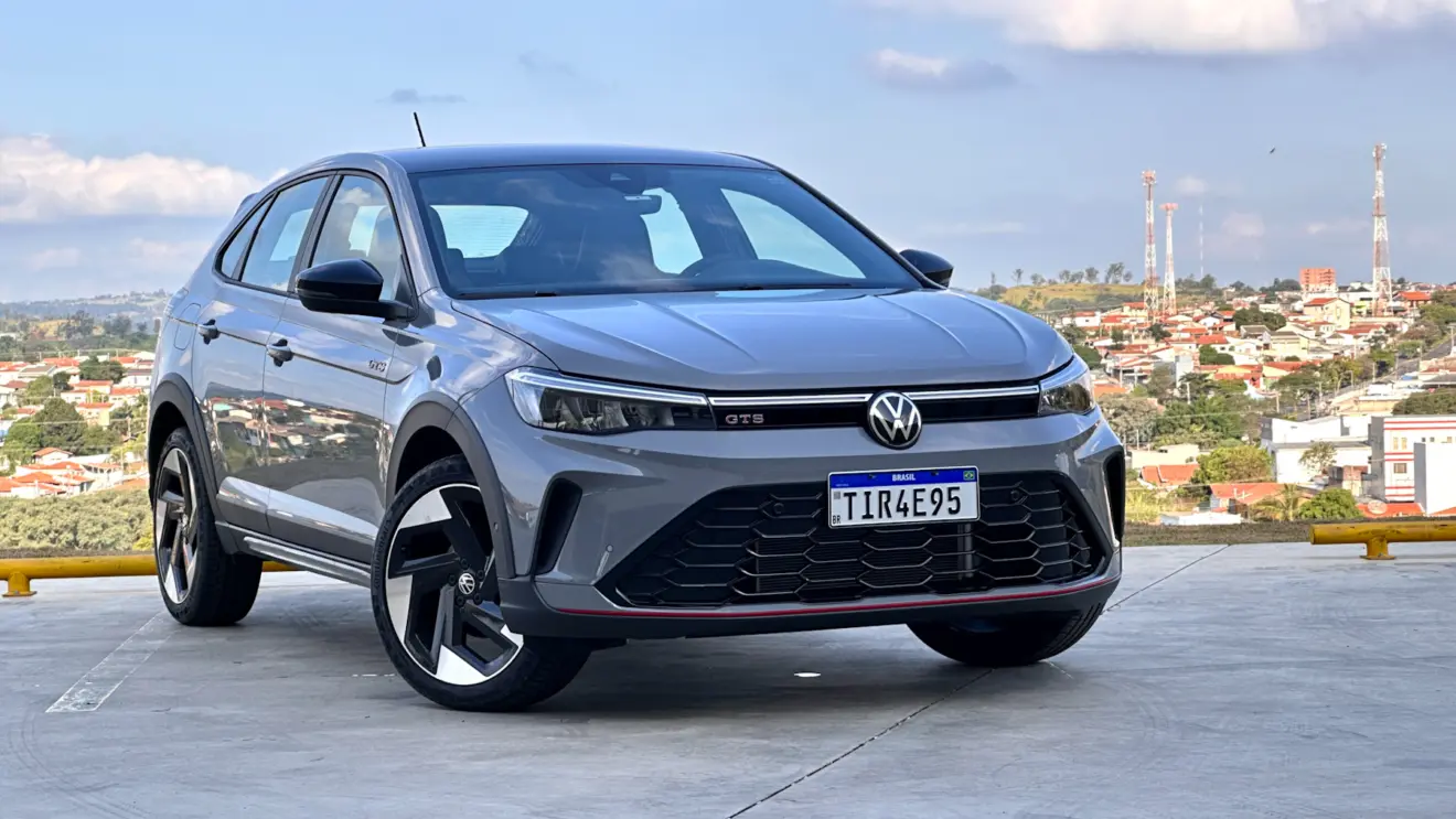 Volkswagen Nivus GTS cinza de frente