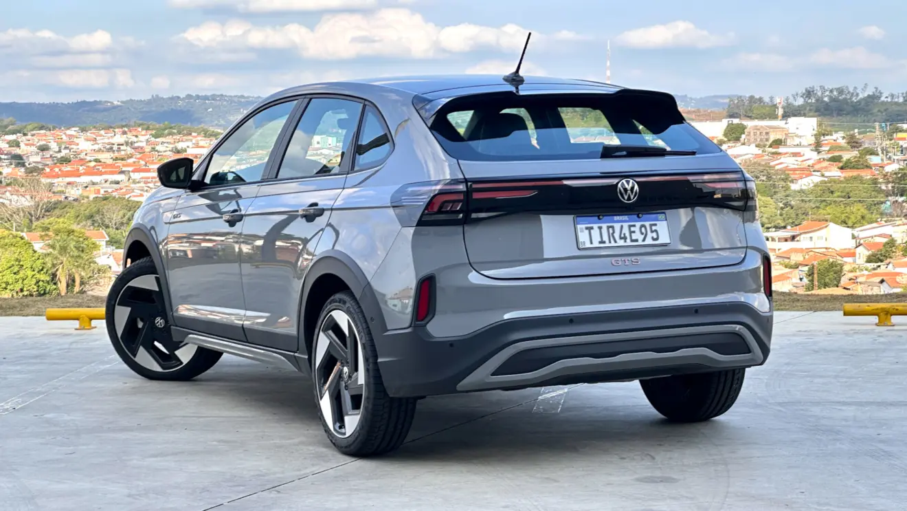 Volkswagen Nivus GTS de traseira