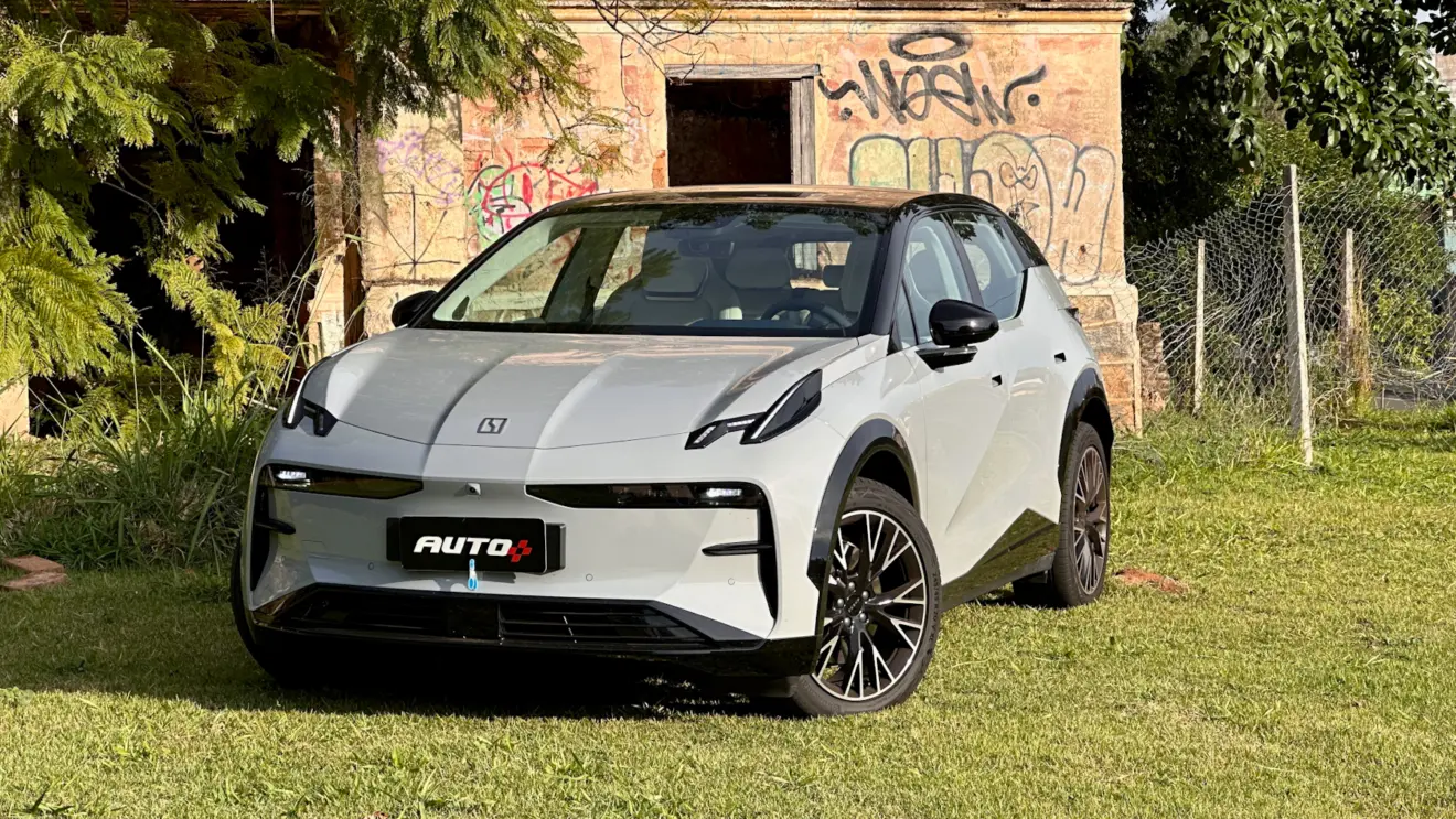 Zeekr X Flagship cinza de frente