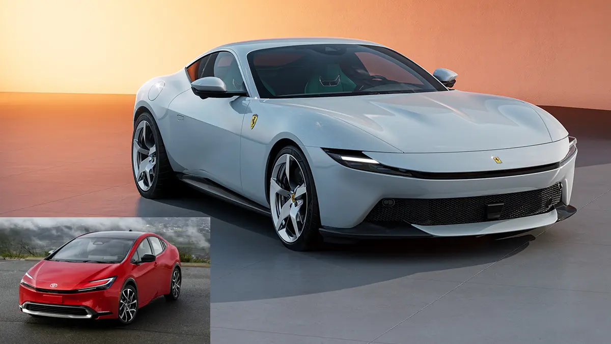 Ferrari Amalfi branco de frente com um Toyota prius no canto