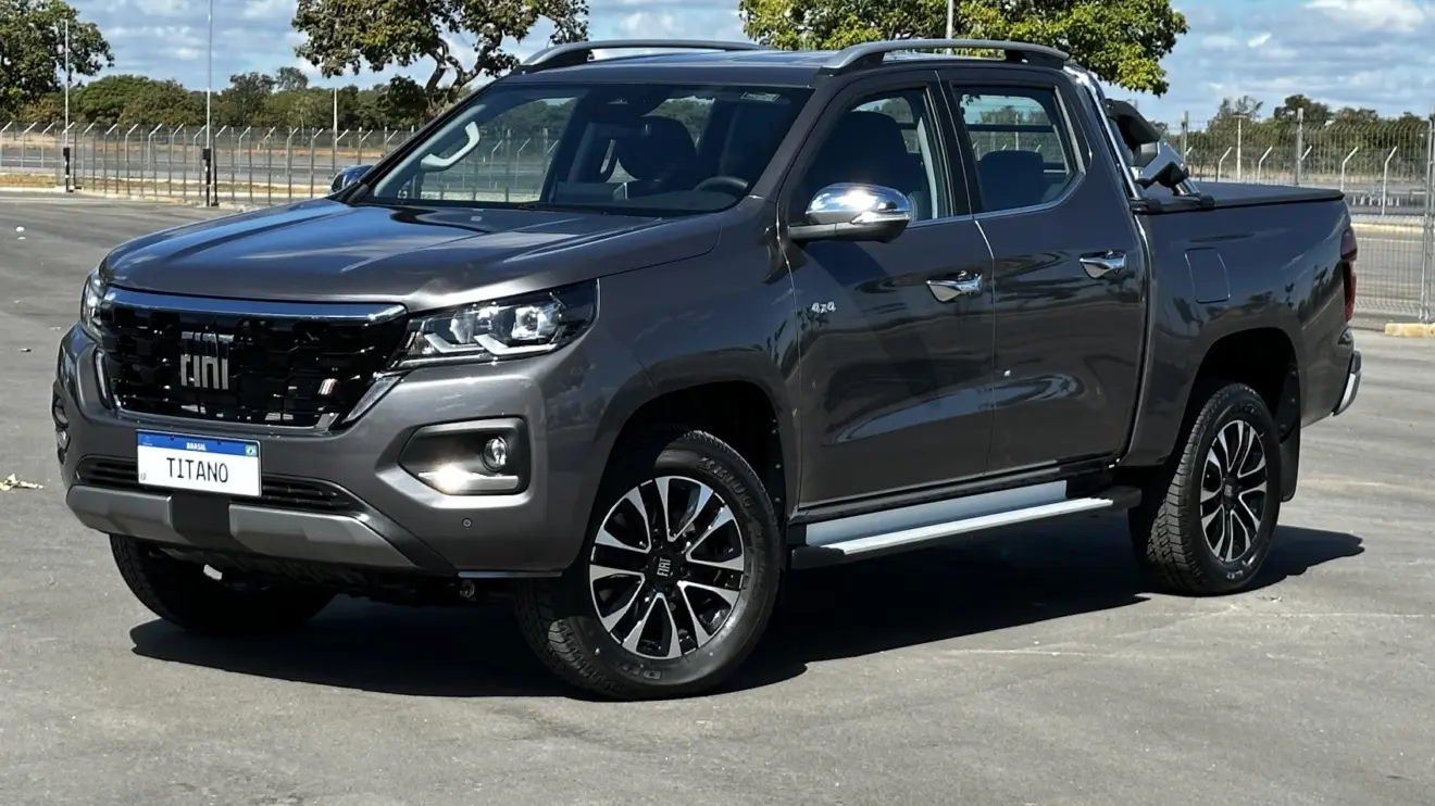 Fiat Titano Ranch 2026 cinza parada de frente