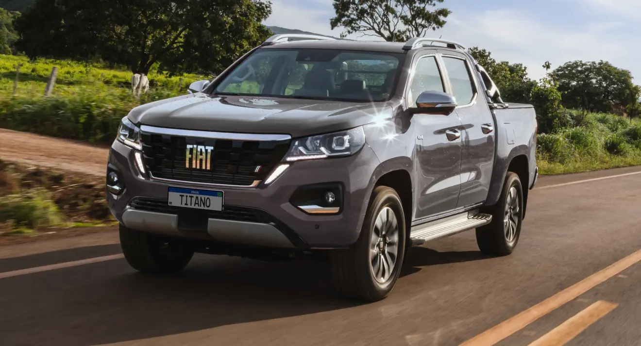 Fiat Titano Ranch 2026 cinza em movimento na estrada