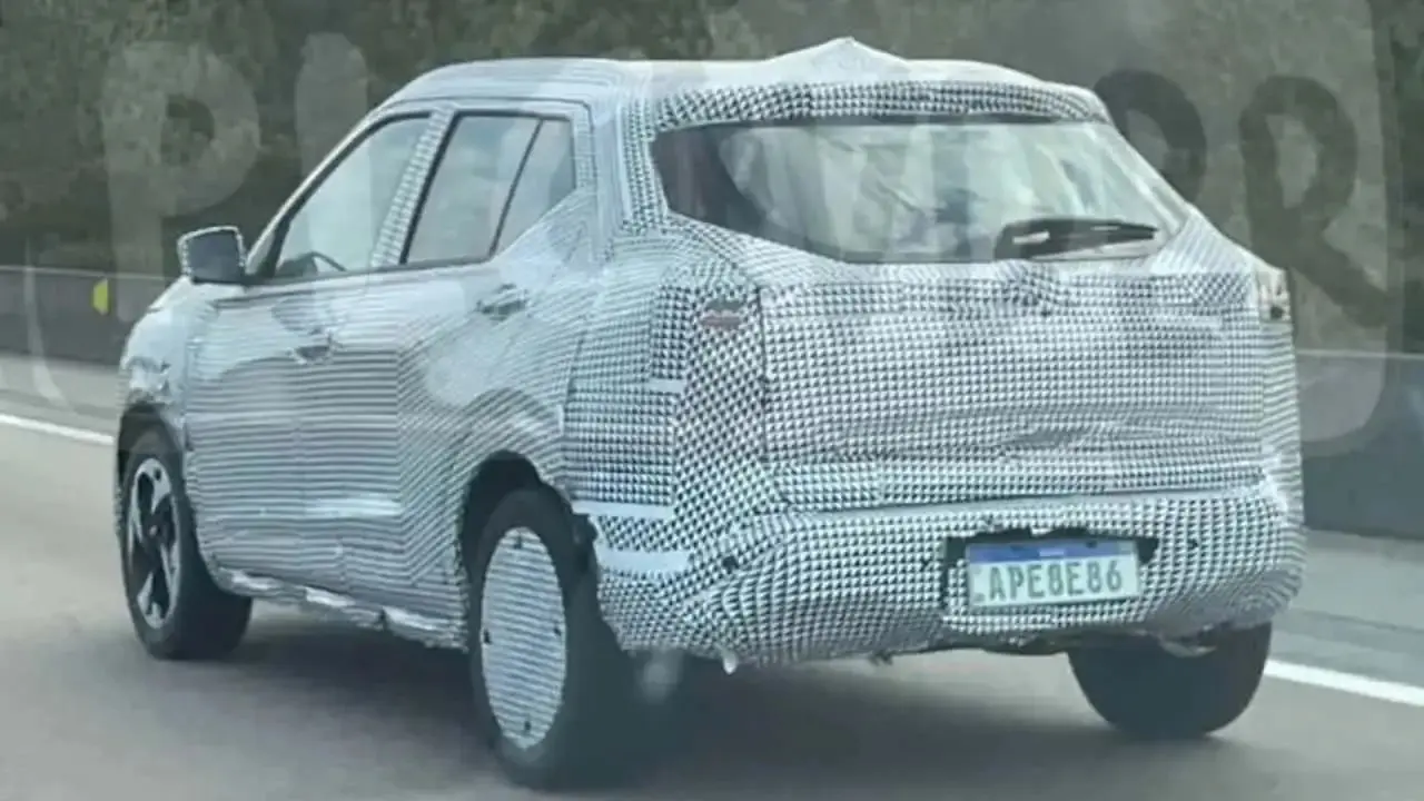 Flagra do SUV da Nissan, substituto do Kicks Play