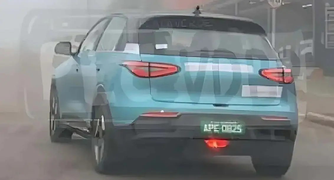 Geome Xingyuan azul flagrado de traseira