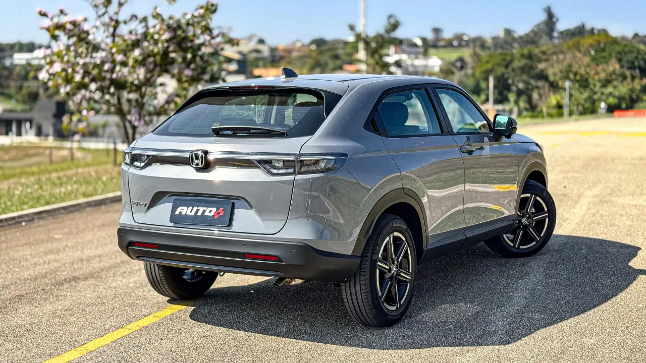 Honda HR-V cinza de traseira estático