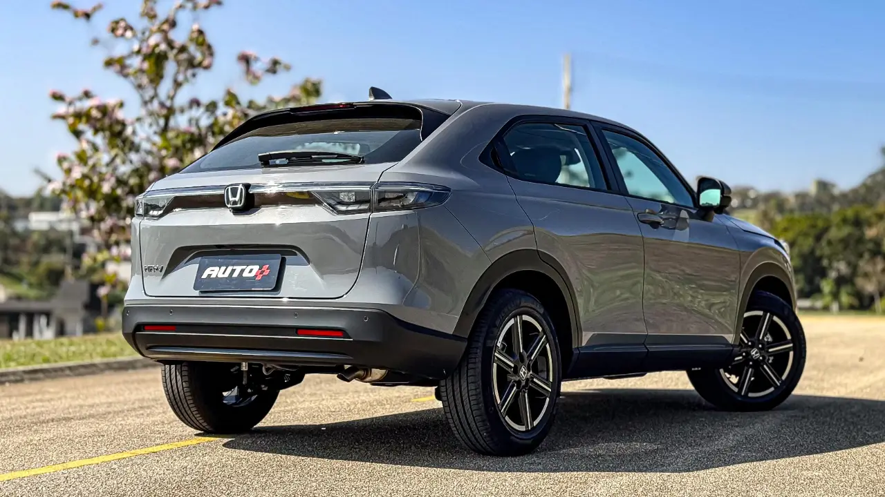 Honda HR-V cinza de traseira estático