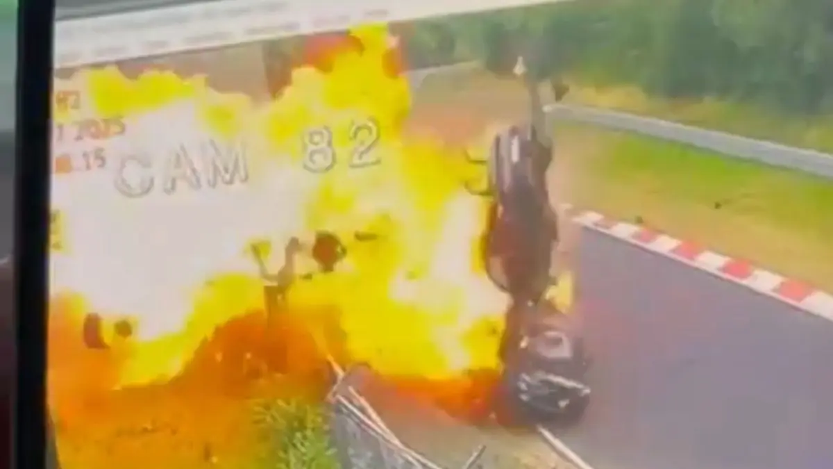 Acidente de Porsche 911 GT3 RS e BMW M2 em Nürburgring