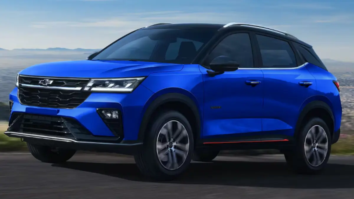 Novo Chevrolet Groove RS azul visto de frente e com DRL's acesos