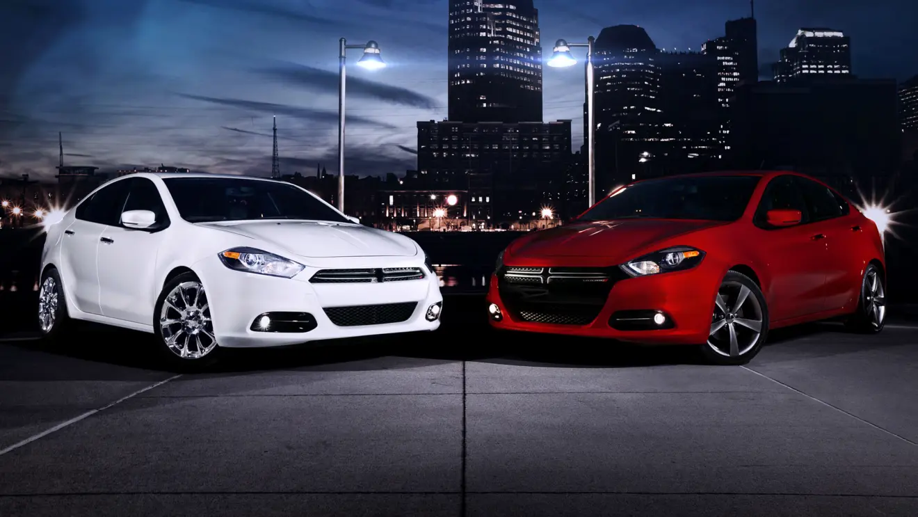 Dodge Dart branco e vermelho de frente