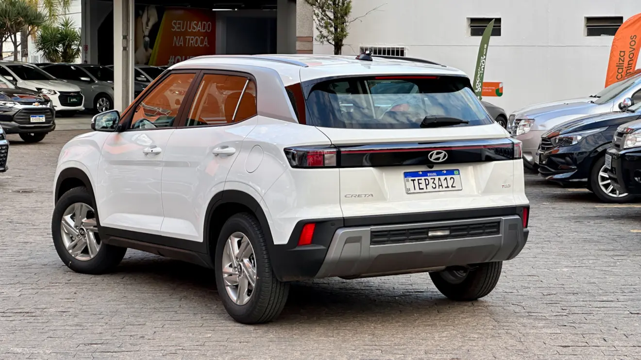 Hyundai Creta Comfort branco de traseira carro mais vendido