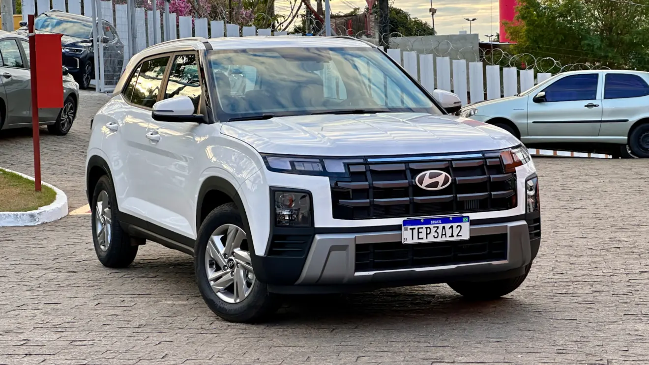 Hyundai Creta Comfort branco de frente