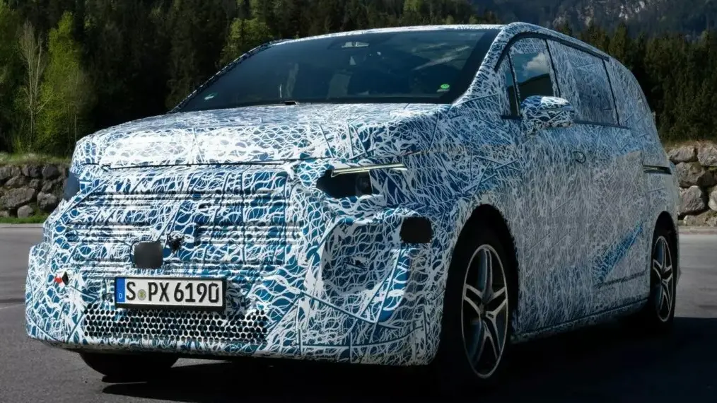 Mercedes-Benz VLE camuflada de azul e branco, vista de frente