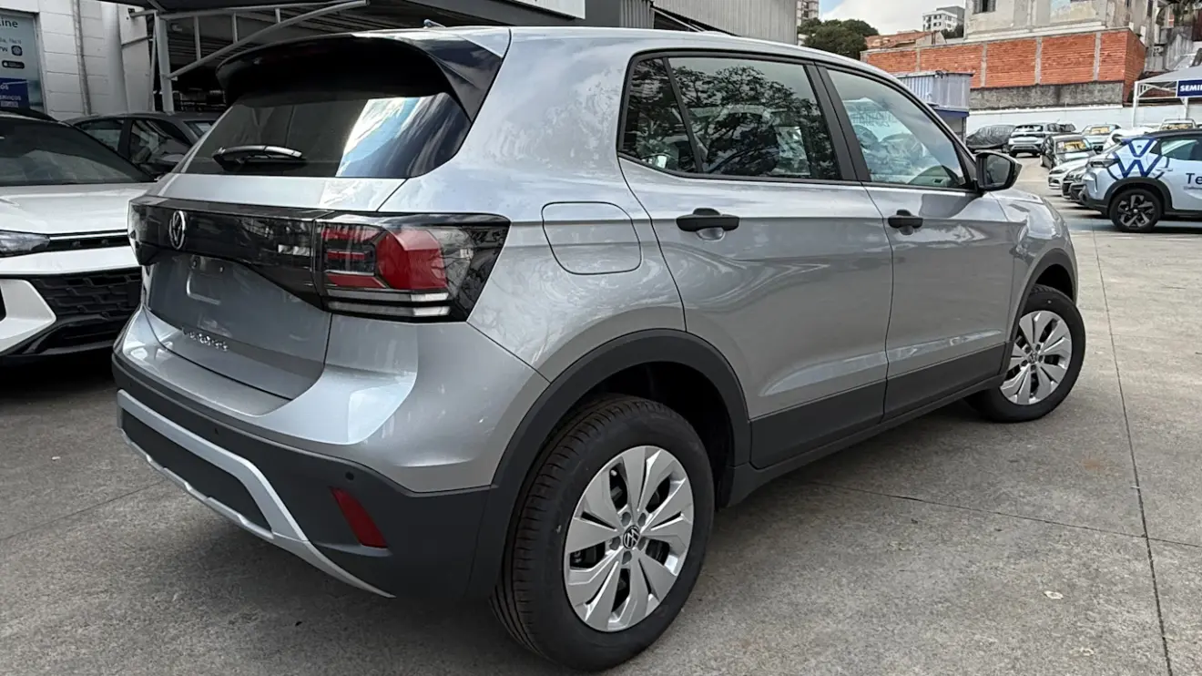 VW T-Cross Sense cinza visto de lado