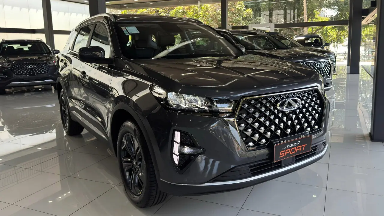 Caoa Chery Tiggo 7x Sport na cor cinza estático de frente