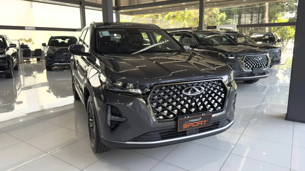 Caoa Chery Tiggo 7x Sport na cor cinza estático de frente