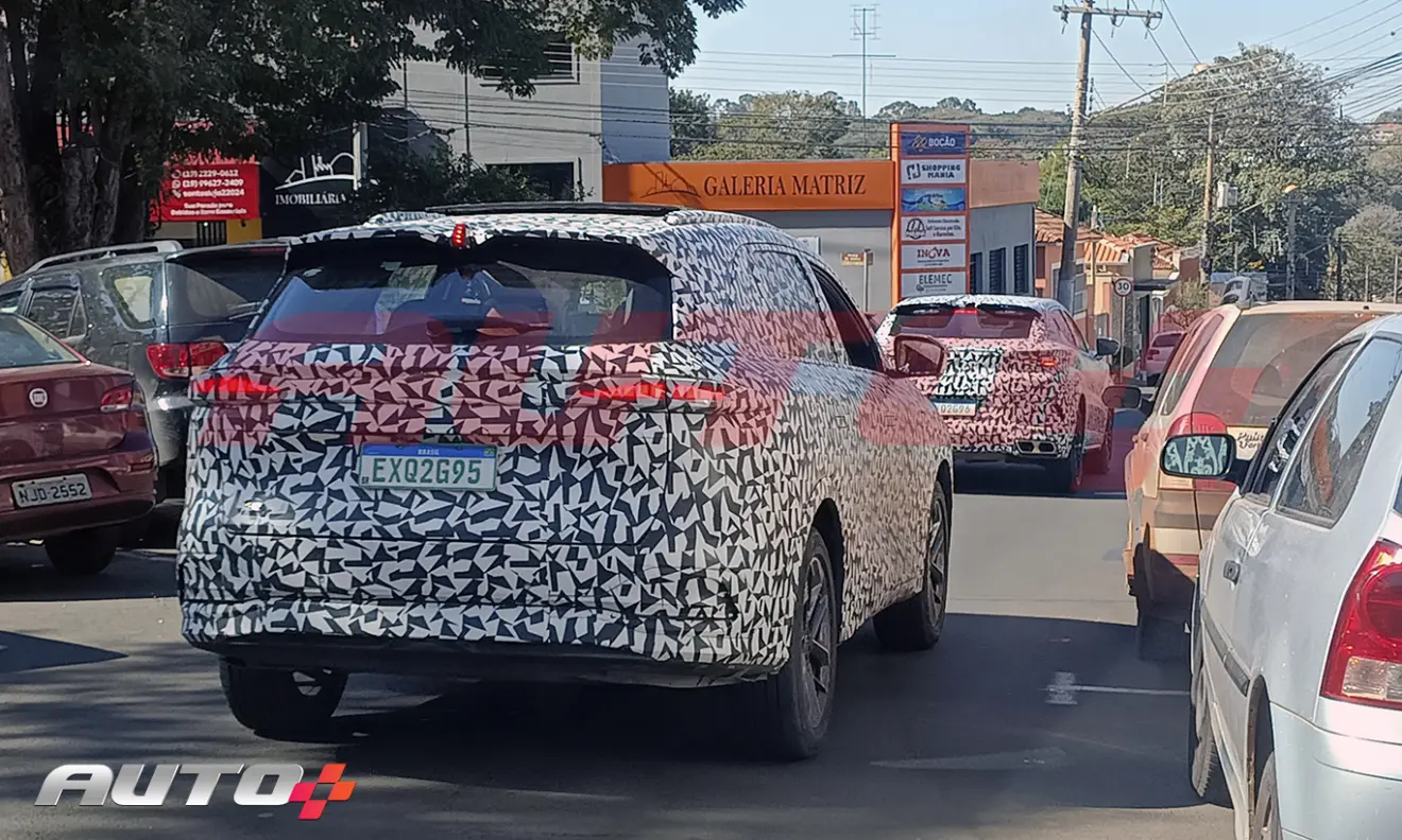 Changan CS75 Plus e Uni-T com camuflagem rodando em Iracemápolis