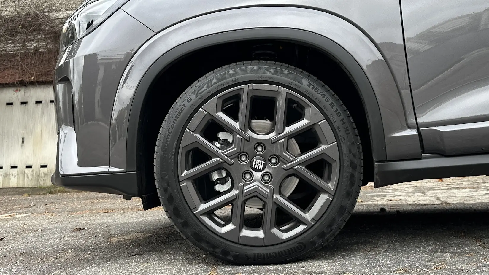 Rodas de 18 polegadas do Fiat Fastback Impetus Hybrid 2026