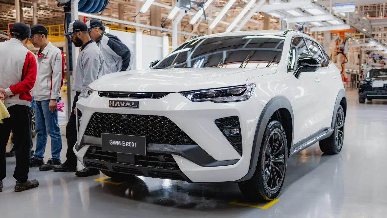 Fábrica da GWM na linha de montagem com Haval H6