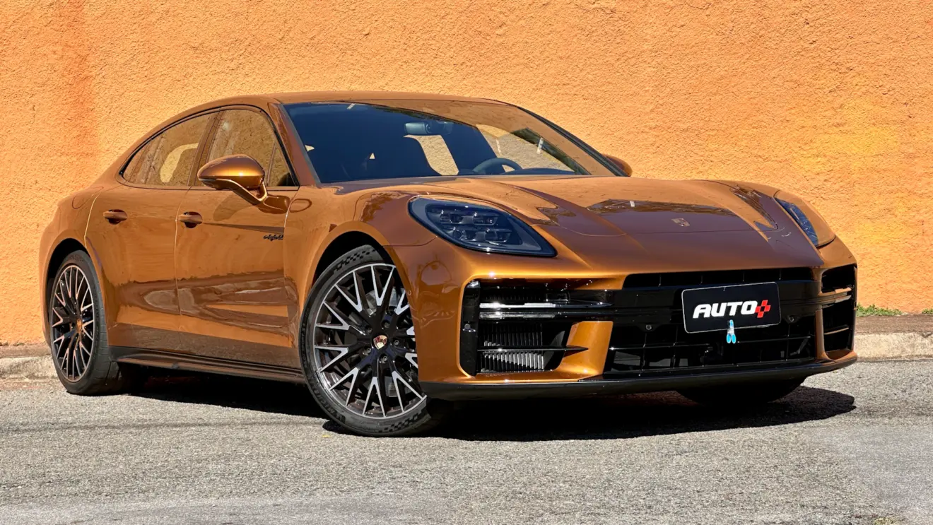 Porsche Panamera 4S e-Hybrid laranja de frente