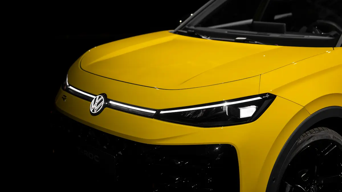 Volkswagen T-Roc 2026 amarelo de frente