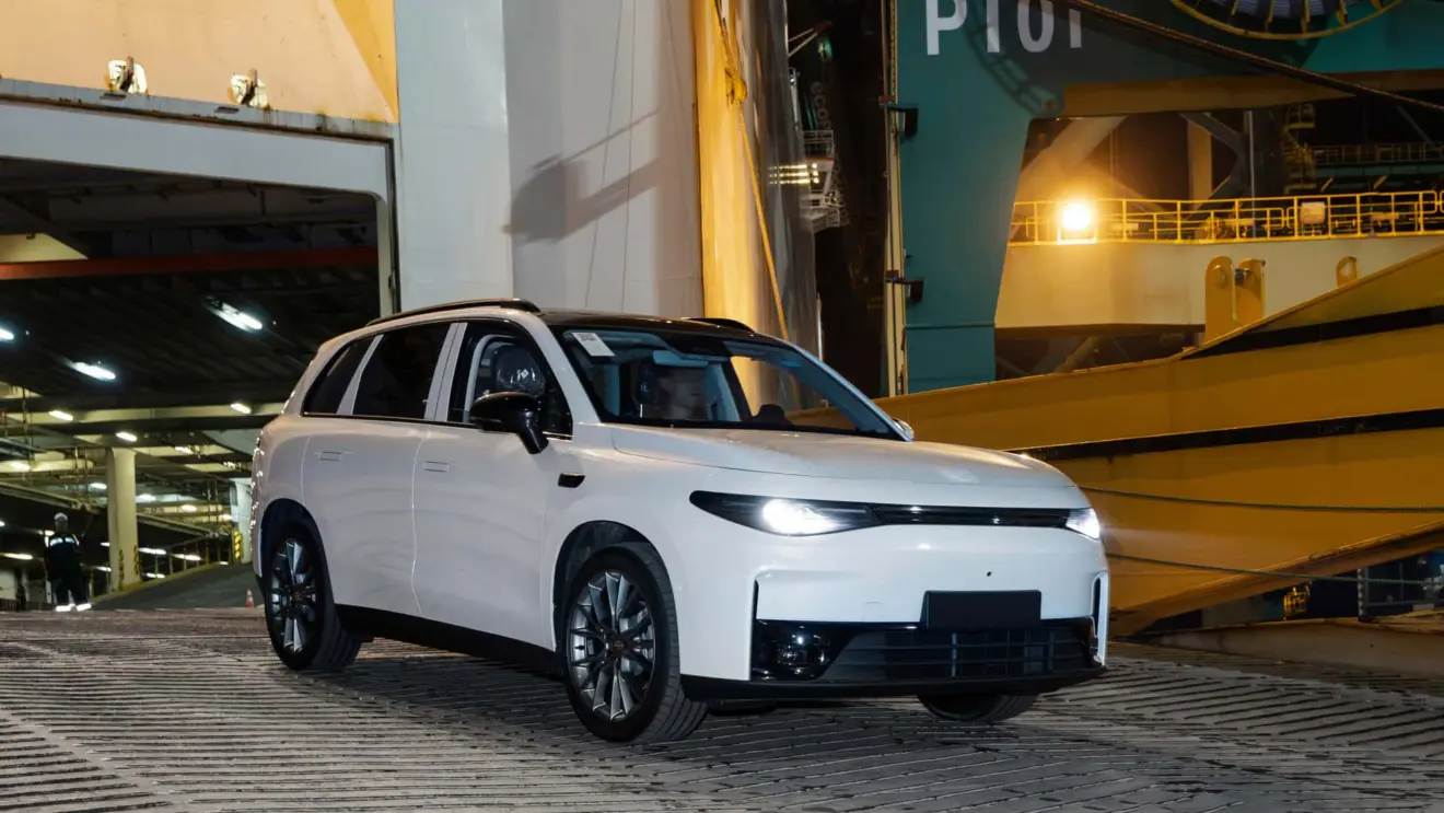 Leapmotor inicia a importação dos SUVs C10 e B10 para o Brasil