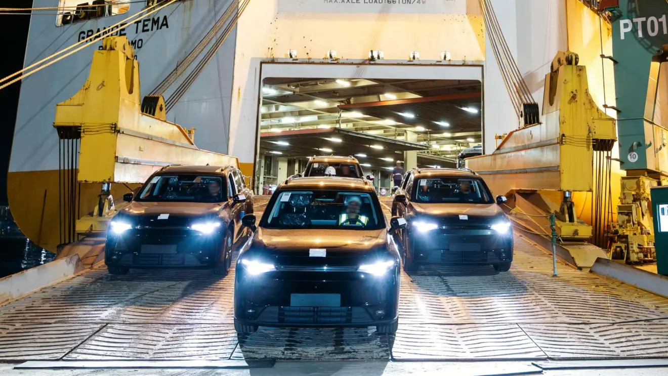 Leapmotor inicia a importação dos SUVs C10 e B10 para o Brasil