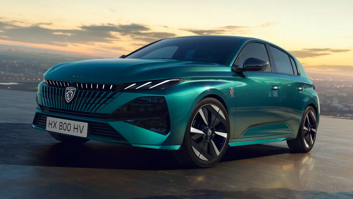 Peugeot 308 2026 hatch verde de frente