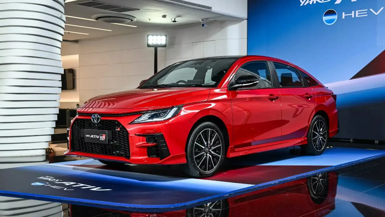 Toyota Yaris Activ vermelho da Tailândia