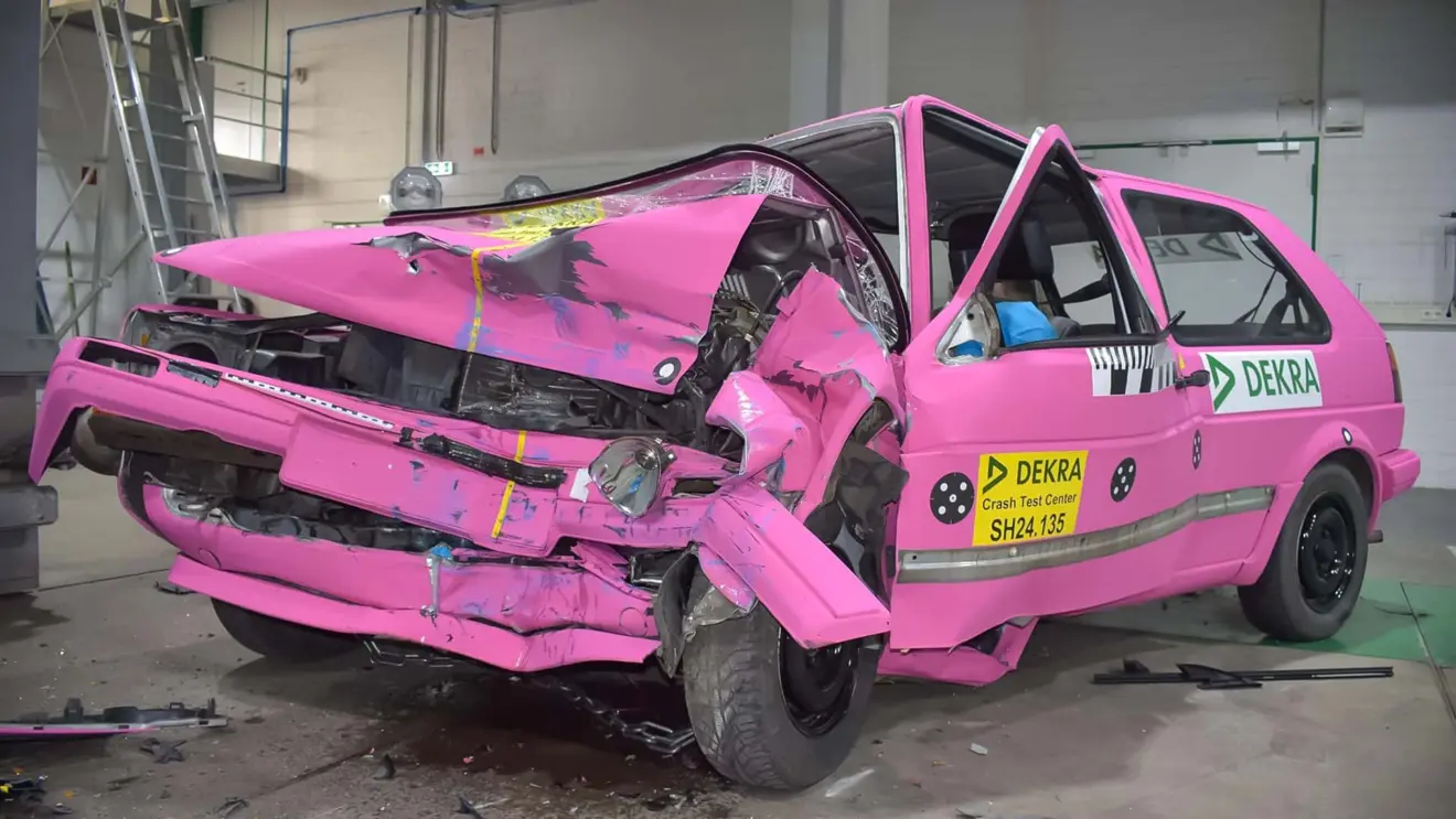 Volkswagen Golf Mk2 de 1989 em crash test alemão