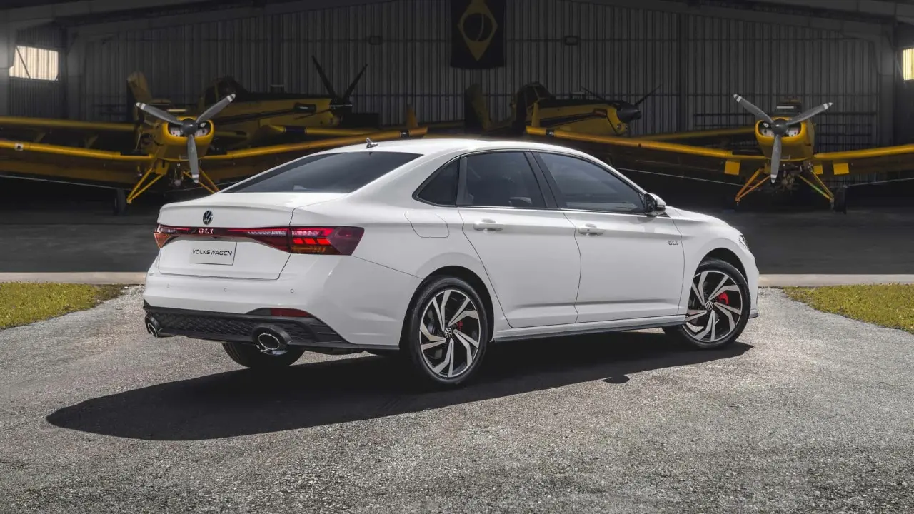 Volkswagen Jetta GLI 2026 estático branco