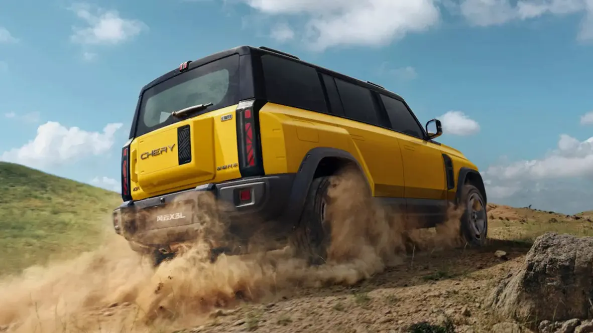 Chery Fulwin X3L / Jaecoo 6 amarelo de traseira