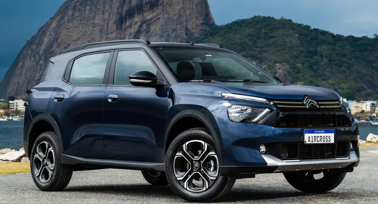 Citroën Aircross Shine azul parado de frente