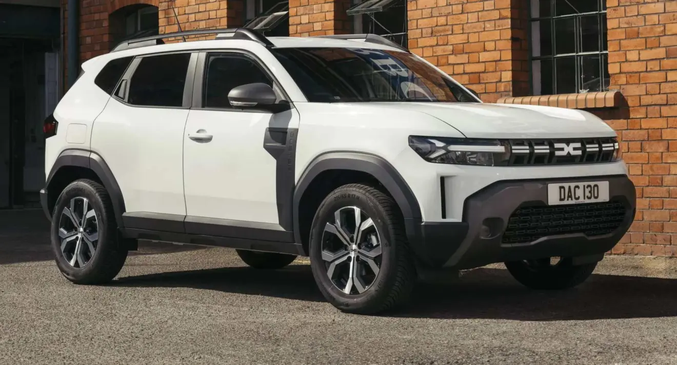 Dacia Duster Cargo branco parado de frente