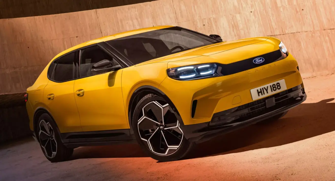 Ford Capri amarelo parado de frente