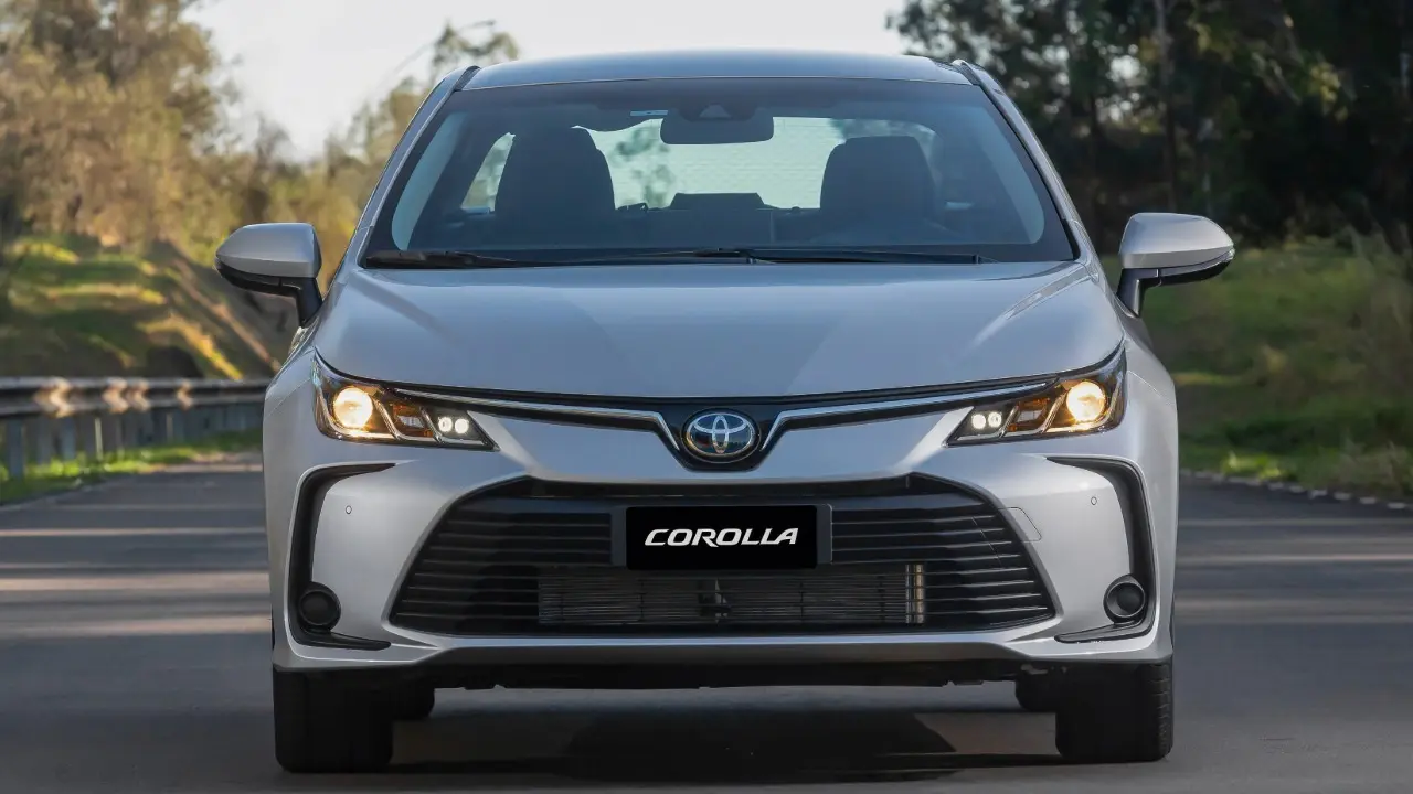 Toyota Corolla GLi Hybrid prata estático frente