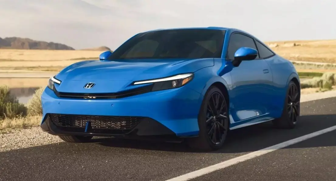 Novo Honda Prelude azul parado de frente na estrada