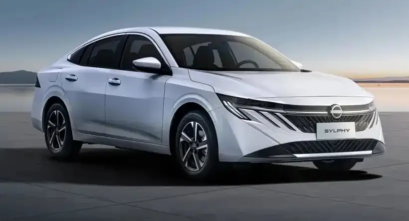 Novo Nissan Sentra branco parado de frente