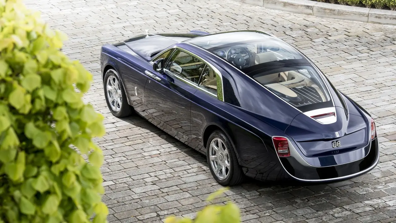 Rolls-Royce Sweptail de traseira estático