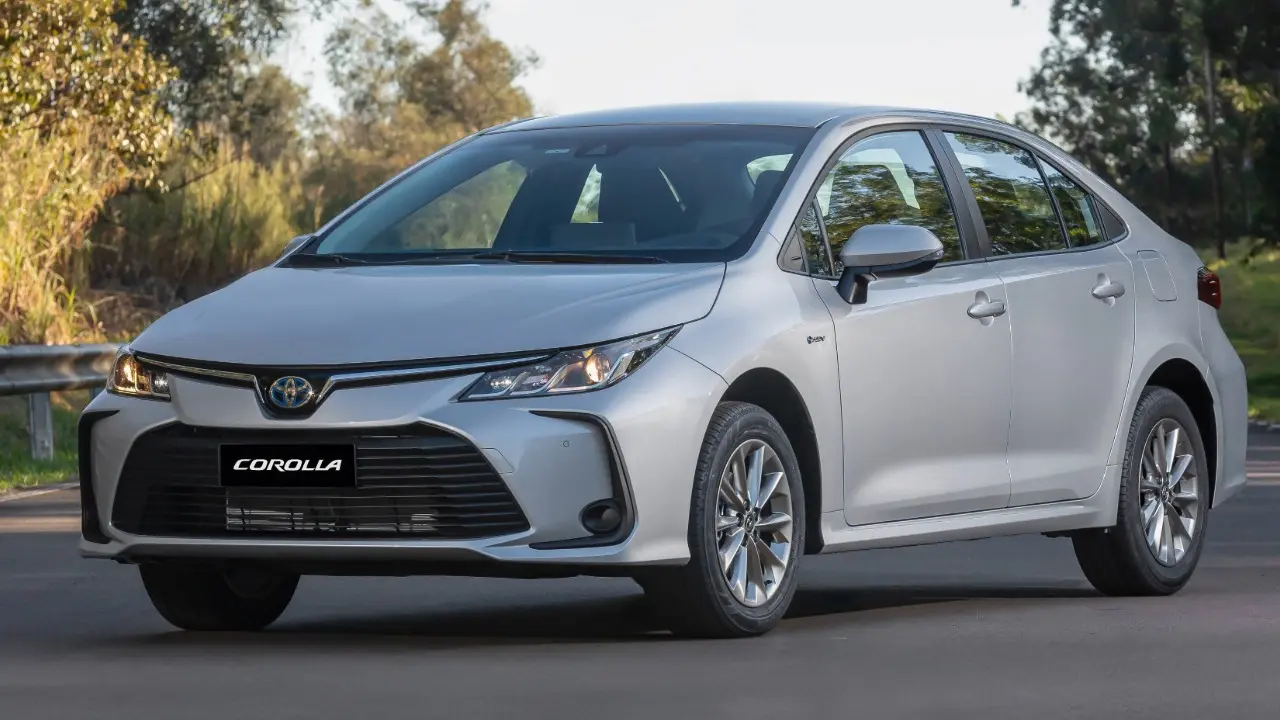 Toyota Corolla GLi Hybrid prata estático frente