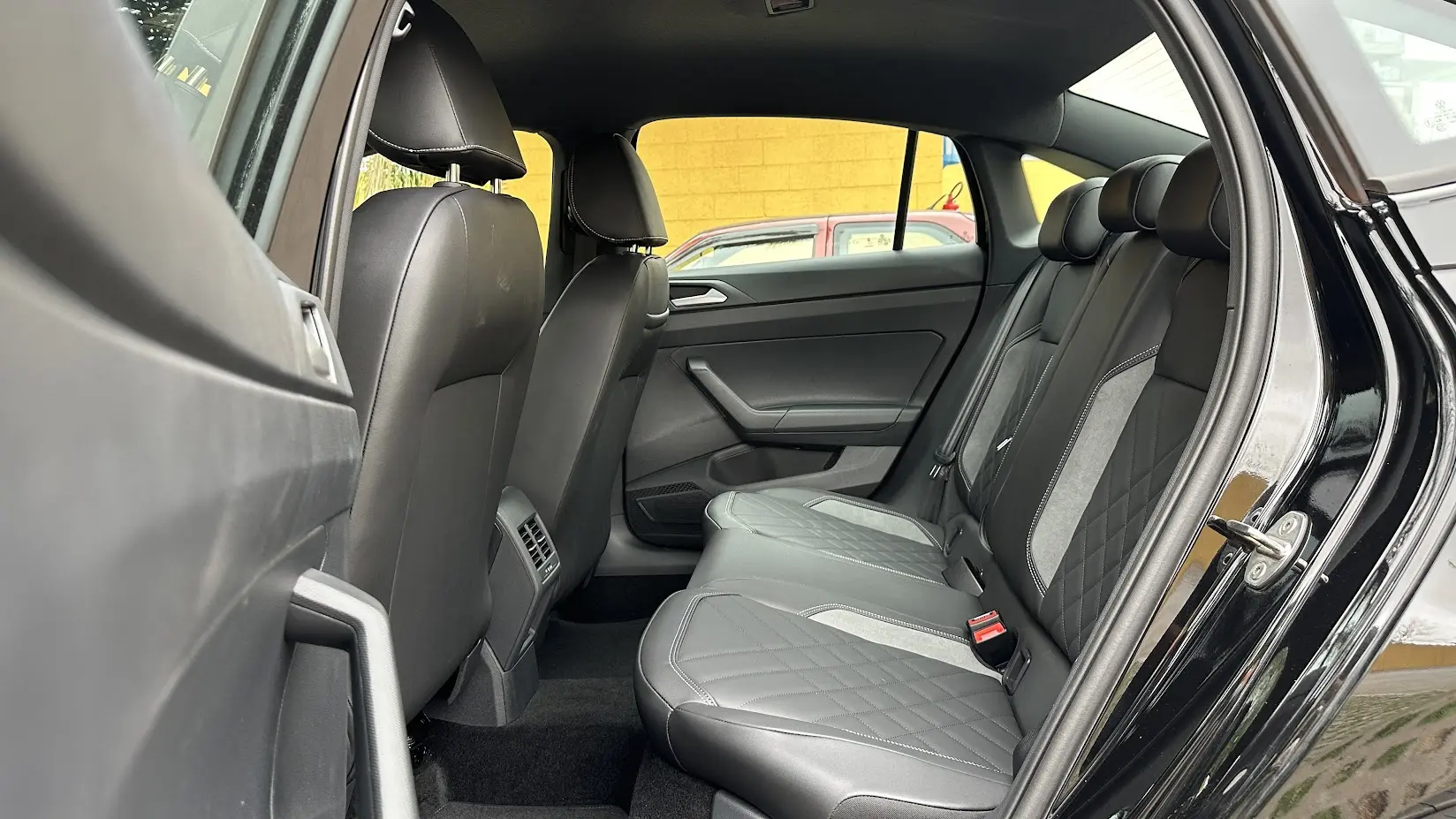 Espaço traseiro do Volkswagen Virtus Exclusive 250 TSI