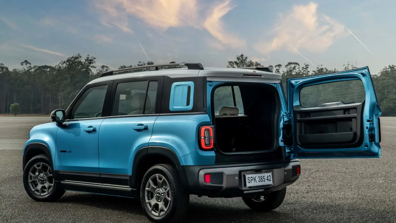 Chevrolet Spark EUV azul estático novo carro