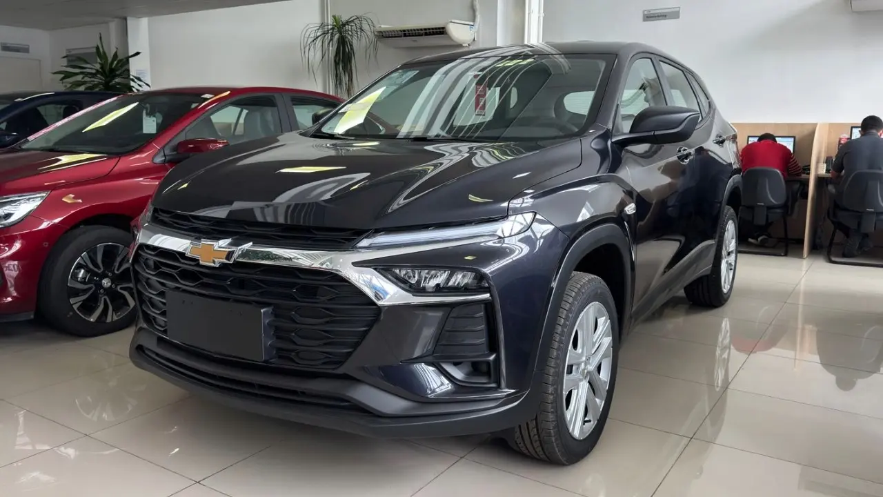 Chevrolet Tracker Sem Nome 1.0 AT estático na cor azul escura
