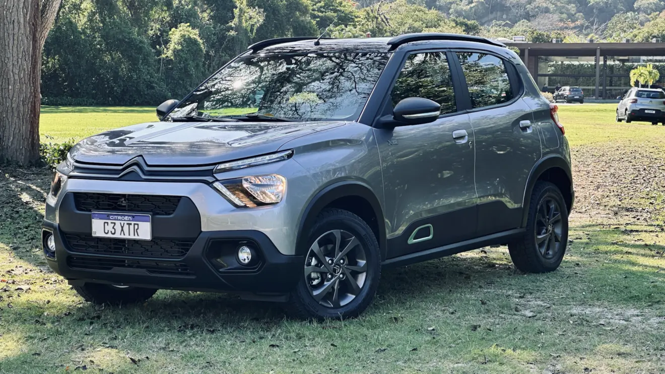 Citroën C3 XTR prata de frente