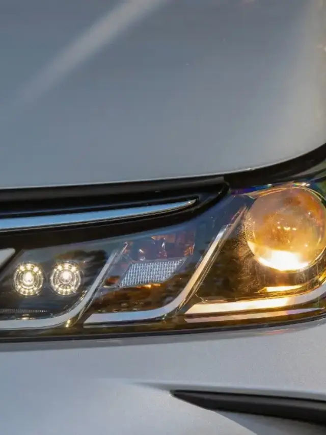 Faróis do Toyota Corolla GLi Hybrid