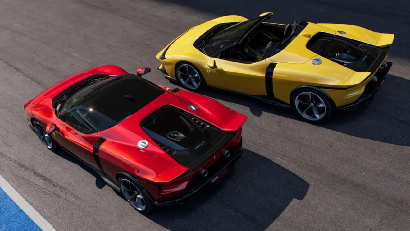 Ferrari Testarossa vermelha e amarela conversível