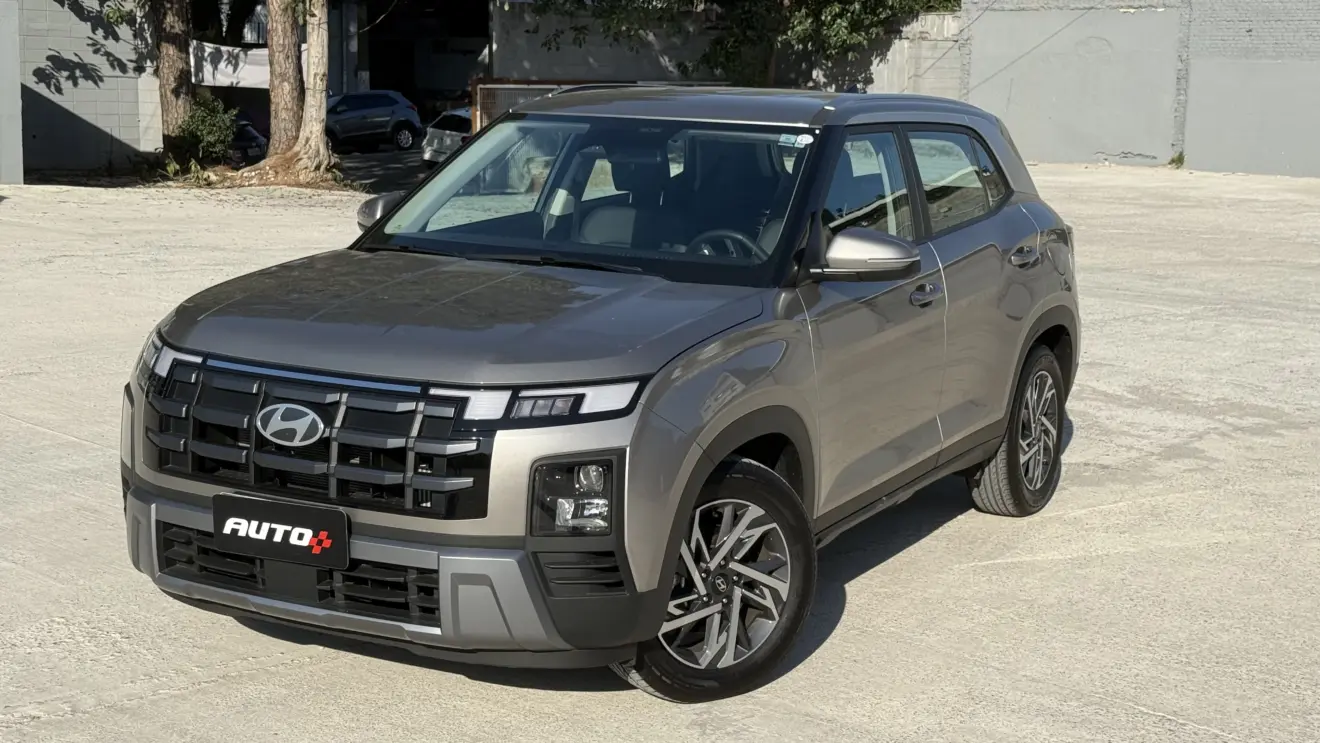 Hyundai Creta Limited prata visto de frente