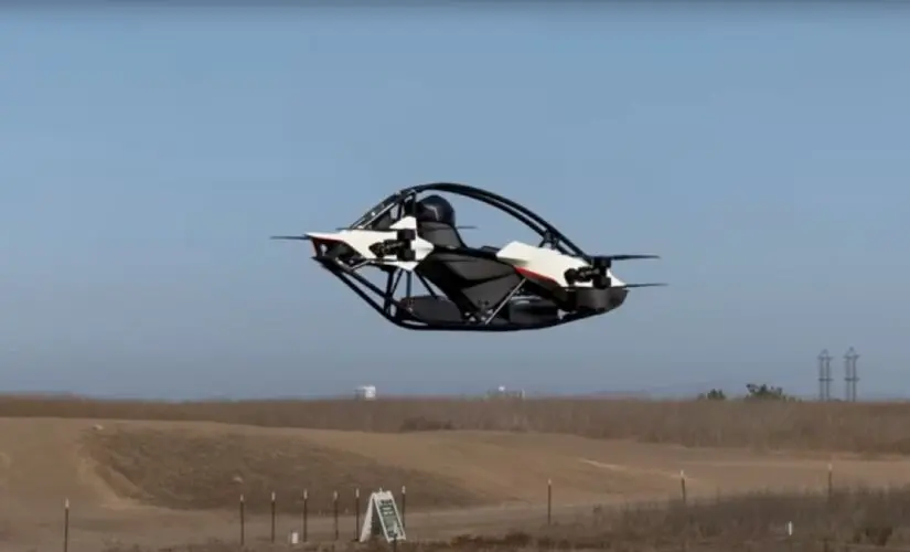 Carro voador eVTOL no céu