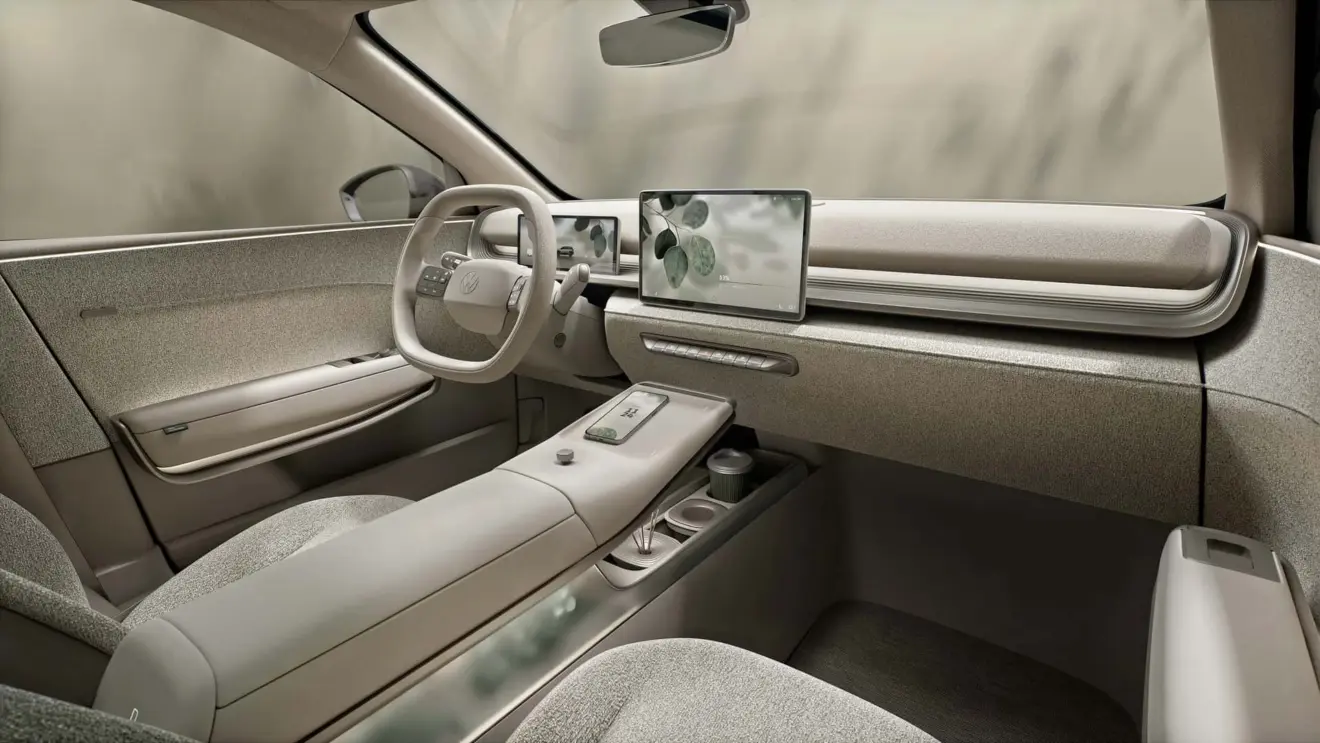 Interior do Volkswagen ID. Cross com telas ligadas