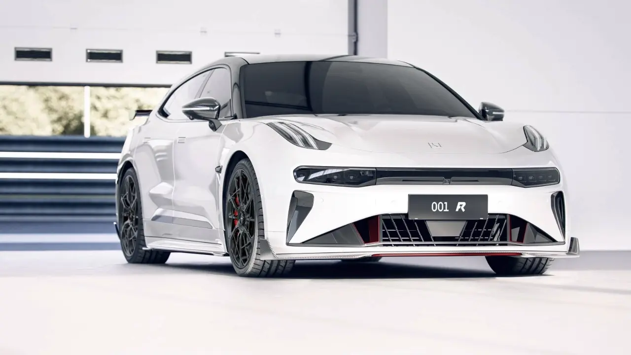 Zeekr 001 FR Branco estático de frente