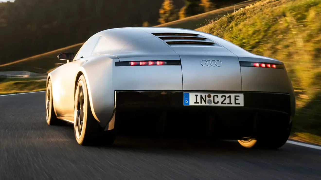 Audi Concept C em movimento na estrada